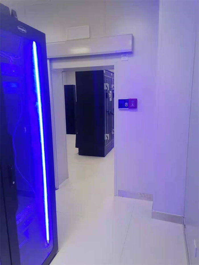 机房防火玻璃隔断施工 机房防火玻璃隔断价格安装